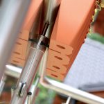 SKRZYNIA BALKONOWA DONICA DUŻA NA PORĘCZ NA BALKON CZARNA 58X28X28 CM - obrazek 7