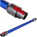 Niebieska rura do odkurzacza z systemem zatrzaskowym, z czerwonymi elementami na końcach.