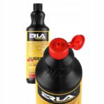 Czarny i żółty płyn do czyszczenia fug marki ERLA, otwarta butelka z czerwoną nakrętką.