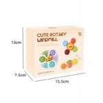 Kolorowa zabawka Cute Rotary Windmill w opakowaniu dla dzieci od 12 miesięcy, wymiary pudełka: 13x7,5x15,5 cm.