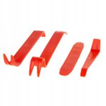 Czerwone plastikowe narzędzia do demontażu plastikowych paneli samochodowych, zestaw 4 elementów.