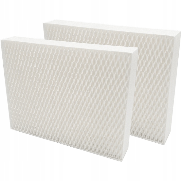 Dwa białe filtry węglowe o strukturze plastra miodu do systemów wentylacyjnych i oczyszczaczy powietrza.