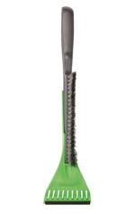 Zielona skrobaczka do szyb z szarym uchwytem i szczotką, idealna do usuwania lodu z szyb samochodowych zimą.