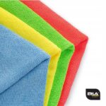 Kolorowe ściereczki z mikrofibry Erla Home: niebieska, żółta, zielona i czerwona, idealne do czyszczenia różnych powierzchni.